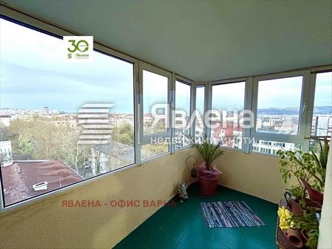 ¡Una oportunidad única en el corazón de Varna! Amplio apartamento dúplex en dos niveles con una superficie de 145 metros cuadrados, situado muy cerca de la Catedral. En el primer nivel encontrará una cocina moderna, un comedor con una terraza panorám...