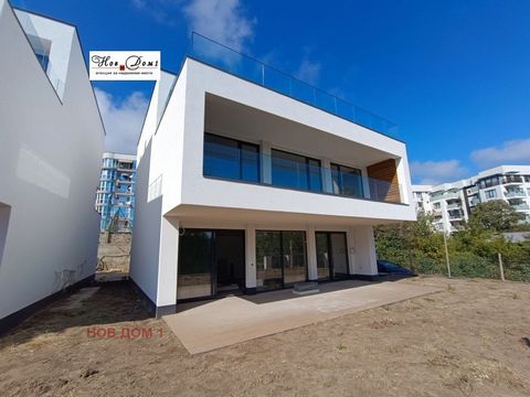 ¡¡Palacio en Euxinogrado!! Consultor inmobiliario: Vasil Todorov ... / novdom1.bg 78518 Casa de lujo que bordea el palacio en excelente ubicación. Una casa sin ningún compromiso en los materiales utilizados y con posibilidades ilimitadas para las per...