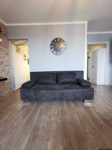 1 Zimmer Apartment in der 9. Etage mit Blick auf Dom und Rhein, 35 qm mit Bad, separater Küche, TV, Telefon, W-Lan. Lage: Beste Lage zwischen Rheinufer und Zoo ruhige Seitengasse. Direkt an der Rheinuferpromenade , zum HBF 8 min, zum Rheinufer 20m, S...