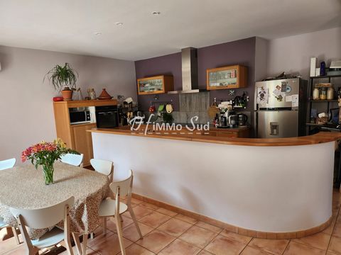 SOLE AGENT: The DFIMMOSUD agency offers you this well-located crossing house, close to the city center, shops and the train station. It has a pleasant south-east facing exterior and a 23m2 garage. The House consists of an entrance on the ground floor...