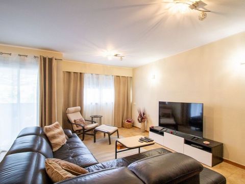 Venha conhecer este magnífico apartamento T3 duplex com uma localização privilegiada na encantadora vila de São Brás de Alportel. Este espaçoso imóvel é composto por três quartos, sendo um deles uma confortável suite, todos equipados com roupeiros em...