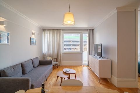 The apartment in Oporto has 2 bedrooms and capacity for 6 persons. Accommodation of 75 m² comfortable and is modern. The property is located 1 m city 