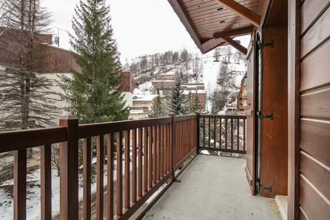 Located just 80 meters from the ski area and 300 meters from the nearest supermarket, this second-floor apartment at Rue de la Claparelle, number 3, offers a well-balanced mix of comfort and convenience in the heart of Les Deux Alpes. Ideal for famil...