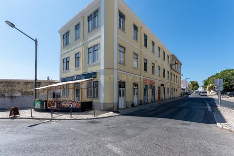 Vende-se trespasse do restaurante, localizado em Penha de França, zona da cidade em franca expansão imobiliária, em funcionamento como um restaurante português de qualidade com grande afluência de clientes nacionais e estrangeiros. Actualmente é daqu...