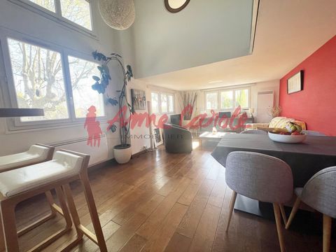 JOINVILLE-LE-PONT Duplex avec vue exceptionnelle sur la Marne Dans une copropriété pleine de charme et soigneusement entretenue, ANNE CAROLE IMMOBILIER vous propose ce duplex lumineux de 73,9 m2, situé face à la Marne, à deux pas des commerces et du ...