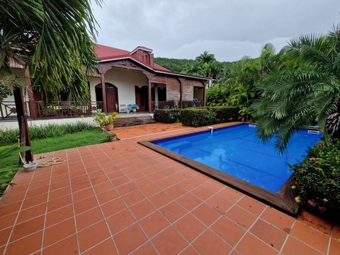 Villa Créole F5 plage à pied + 2 bungalow F1 et F3 avec garage et piscine sur 1965 m² de terrain arboré