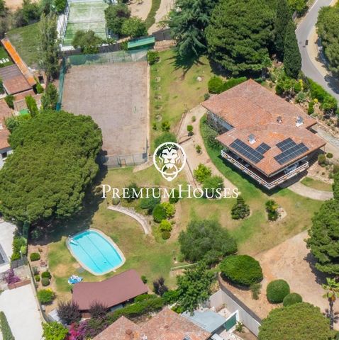 In een van de meest prestigieuze woonwijken van Sant Andreu de Llavaneres, met fantastische verbindingen met zowel Barcelona als de Costa Brava, vinden we een prachtig pand dat bestaat uit twee kadastrale referenties, waarin in de ene het huis is met...