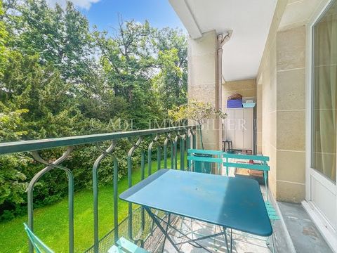 Au cur d'une résidence familiale recherchée pour son calme, sa proximité de la Forêt de FAUSSES REPOSES et sa verdure, au premier étage un appartement de type 4 pièces rénové par architecte et se composant d'une entrée avec placards donnant sur un gr...