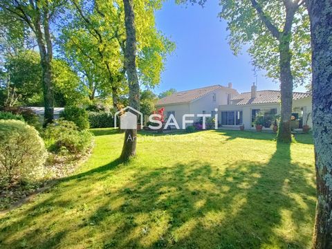 Grande maison contemporaine sur un jardin paysagé