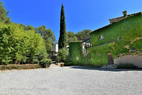 Propriete à vendre au sud d'AIX EN PROVENCE (13), 230 m2 sur 4 000 m2, 6 chambres, garage, piscine, jacuzzis, sauna