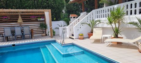 Exclusive Villa with Commercial Potential – An Oasis of Tranquility and Profitable Rental This unique property combines a comfortable home with a fully functioning tourist business. On calm days, you can enjoy the singing of birds and the scent of fl...
