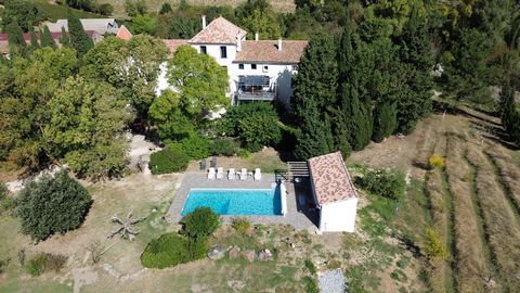 Magnifique maison de caractère avec gite, piscine, dépendance et 4.4ha