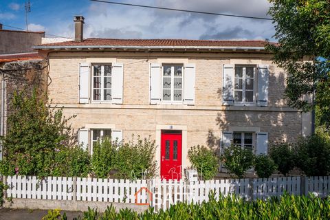 Charme de la pierre et accès direct sur la Sèvre !