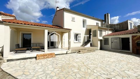 Maison en pierre rénovée avec goût proche du bourg