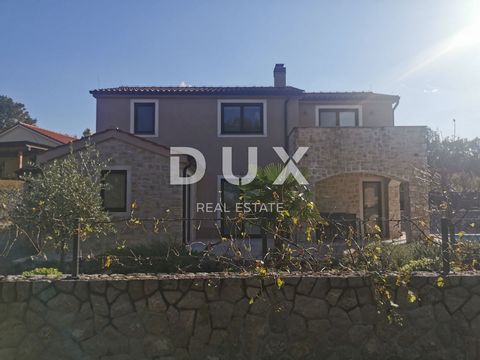Location: Primorsko-goranska županija, Malinska-Dubašnica, Malinska. KRK ISLAND, MALINSKA surroundings - House with swimming pool A beautiful house with a swimming pool is offered in a quiet part of the Malinska area on the island of Krk. The house c...
