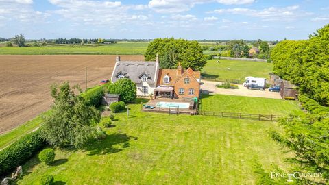 A charming extended, thatched cottage sits in a rather idyllic rural spot surrounded by its garden and paddocks just north of the pretty market town of Spalding with easy access to excellent schools, shopping and facilities. The grade II listed, four...