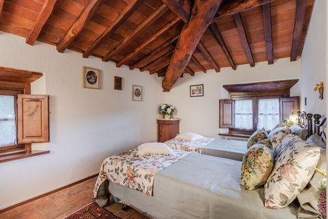 Immergetevi in un'atmosfera da favola a Villa Bicocche, un'oasi da sogno incastonata nel triangolo d'oro tra Lucca, Pisa e le splendide spiagge toscane. Questa incantevole villa, un tempo tenuta di un'antica famiglia nobile, incarna secoli di storia ...