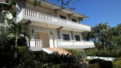 **Villa de lujo de 4 dormitorios en Puerto Plata en venta** Esta villa de lujo de 4 dormitorios en Puerto Plata en venta se encuentra en el punto más alto de Costambar, una comunidad cerrada de playa entre el centro de Puerto Plata y Life Style Resor...