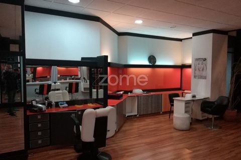 Identificação do imóvel: ZMPT543320 DESCRIPTION Shop with 300m2 for Hairdresser / Beauty and Massage Center / Spa. Spa with dry sauna and treatments, hydrotherapy massages and hydromassages made with jets of water. Fully equipped and furnished with a...
