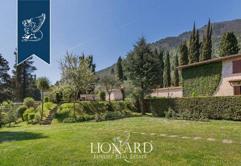 Immersed in the natural surroundings, just outside of Lucca, this splendid luxury home with garden and olive grove is for sale. The property is situated on 2 floors with a total area of 500 m2 that hosts 4 spacious bedrooms, and is completed with a 2...