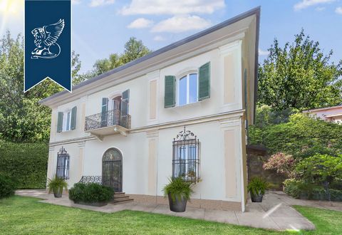 On the coast of La Spezia there is situated this historical villa, which is enveloped by greenery and possesses a breathtaking view over the Ligurian sea. This villa is girdled by a vast park sprawling over roughly 5,000 m², exhibiting a private lake...