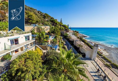 This wonderful villa with a pool directly overlooks the sea of one of the most elegant and exclusive towns in the province of Imperia, close to Sanremo, a ten-minute drive, and to the French border, as it is just twenty kilometers from the picturesqu...