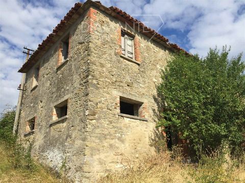 GUBBIO, Loc. Montelovesco: farm of approximately 90.6 hectares with three farmhouses and annex, comprising * approximately 8.5 hectares of hillside arable land; * approx. 23.8 hectares of pasture land; * approximately 58 hectares of woodland; * 3,000...