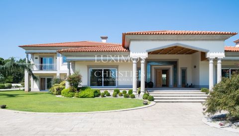 This majestic villa featuring classic architecture is situated in a tranquil region of Trofa and encompasses an approximate 18,000-square-meter property. The property immediately attracts our attention with its granite walls , which protrude beyond o...