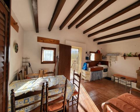 Farm of 22505 M2 semiflat and fenced with a country house of 60 M2 Rustic property of 22505 m2 fully fenced and semiflat planted with olive trees 30 liters of oil almond trees 60 kg carob trees 400 kg and fruit trees loquat fig lemon quince mangrano ...