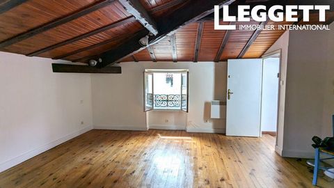 A23884NIL09 - Very nice 32.33 m² T1 flat on the third floor of a town-centre building. The flat has its own cellar and the building is managed by a private, voluntary trustee. Charges are minimal at around €130 per year. Ideal for investment or first...