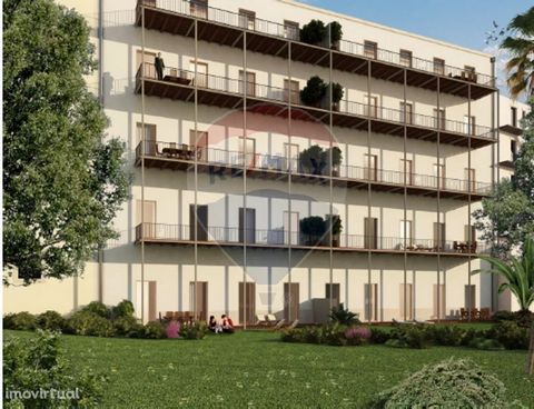 Prédio com projeto aprovado - Marvila Prédio para venda em propriedade total com projeto aprovado para empreendimento com 13 fracções: 4 - Apartamentos T1; 4 - Duplex T1; 3 - Apartamentos T2; 2 - Triplex T2.  Se pretende investir em Portugal, esta po...