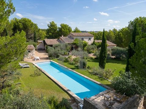 MAUSSANE LES ALPILLES AREA Immersive 3D virtual tour available on our website. In the heart of a unique, unspoilt setting, discover this property, which houses an elegant Alpilles-style country house in landscaped grounds of over 1 hectare, offering ...
