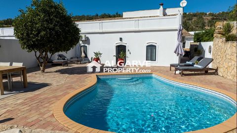 Located in Boliqueime. This recently renovated villa in Boliqueime presents an excellent investment or residential opportunity. With a strategic location in the heart of the region, it provides quick access to the A22, Vilamoura, and Albufeira. The p...