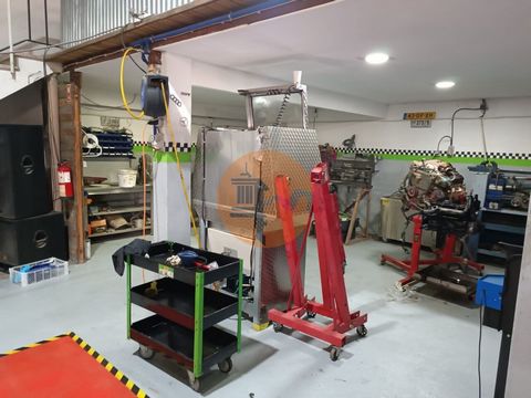 Mechanical workshop equipped, for trespasse, in Vila Real de Santo António, Algarve. Located in Rua da Praia, access to the beach of Vila Real de Santo António. Good location. Warehouse with two floors and bathrooms. With outdoor patio. The workshop ...