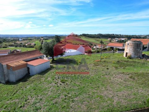 Windmill and house to be restored located in Salgueiro, Carvalhal. Inserted in a 2.015sq.M plot of land with a water well with around 800sq.M of construction index in accordance with the current PDM. Open view of the Montejunto mountains. With great ...