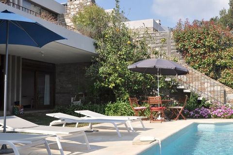 Villa Plein Ciel is een prachtige villa van 160 m² op landgoed Gaou Bénat in Bormes les Mimosas. Het verblijf beschikt over een heerlijk privézwembad en een fijne tuin. Ideaal voor gezinsvakanties. Het centrum ligt op 5 km van de accommodatie en de l...