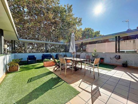 This exceptional property of 181m2 plus a 100m2 terrace is located in the coveted area of Can Bou in Castelldefels, offering a unique opportunity to live and work in a privileged environment. This property combines the comfort of a family home with t...