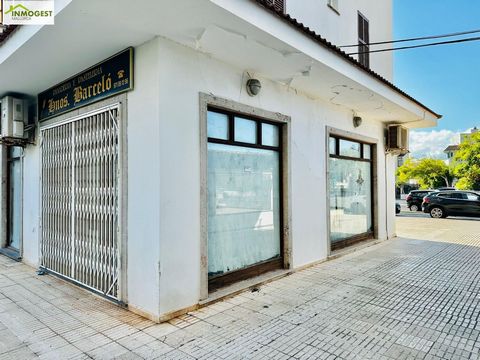 We present EXCLUSIVELY this local of 91 m2. Located in Alcudia, on the boulevard, placing it in a commercial area of passage. It has 7 shop windows. Very diaphanous, ideal for those who want to set up a business with a lot of exposure to the street. ...