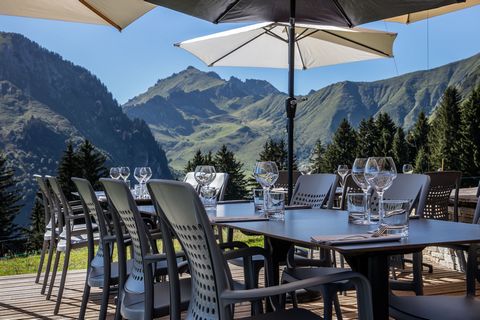 Situated in La Cote d'Arbroz, close to Les Gets, Morzine and Avoriaz, we are pleased to offer you this sublime chalet in old stones and wood which has been completely renovated. This chalet needs to be seen to appreciate fully, it's a perfect place t...