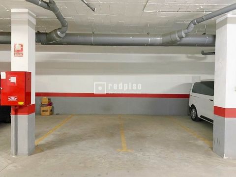 GARAGES IN LOS FERNANDEZ NEIGHBORHOOD, BENAGALBÓN TOWER REDPISO SELLS, OPPORTUNITY OF 1 TO 4 PARKING SPACES in the Barrio Los Fernández, Rincón de la Victoria. Indoor parking on the -1 floor. The entrance and exit of the vehicle is wide and spacious....