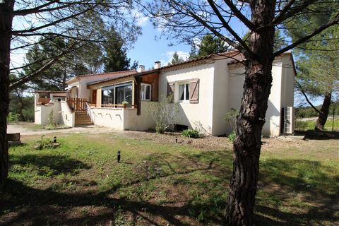 CLOSE TO LIMOUX, large and solid traditional villa of 140 m2. Equipped kitchen, dining room, living room, 3 bedrooms, office, 2 shower rooms. Large basement of 140 m2 Land with trees 2000 m2 large trees Nice view, pump