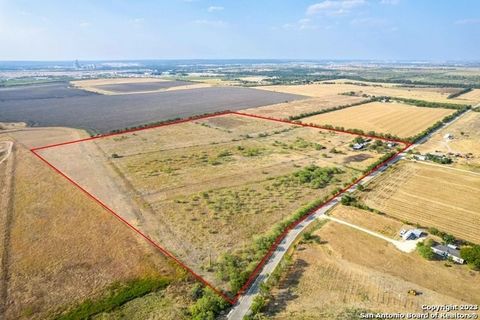 44 +/- Acres of Picturesque Pastureland Perfect for Ranching or Your Dream Home! In the heart of Texas, where the Lone Star State's rich history meets the promise of a bright future, lies a remarkable piece of land that beckons both the discerning de...