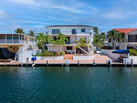 Welcome to Venetian Shores! This home is ready for the next family to call it their home in the Keys. 2 living areas on separate floors let the family spread out and enjoy separate activities. The primary suite on the 3rd floor is spacious and opens ...