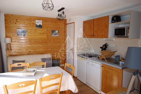 In Chamrousse, a family ski resort 30 km from Grenoble, our agency offers a 3-room apartment equipped for 6 people on the 1st floor of 34 m2. It is 700 metres from the slopes. The apartment is composed of a living room with equipped kitchen, two bedr...