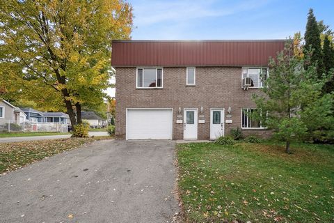 Beautiful large triplex, all brick, always well maintained, 5 minutes walk from the Laval-Ouest municipal beach and a few minutes by car from the new REM. Prime location on a street corner, this triplex offers 3 beautiful and spacious apartments, the...