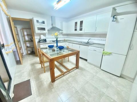 Corporación Inmobiliaria Lorca, sells this great Apartment in the area of Avenida Europa, located in one of the best areas of Lorca. It has a fantastic location, next to all services, being in a quiet and pleasant environment. The house is in perfect...