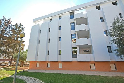 Part of a new condominium comprising of twelve apartments, this modern three bedroom apartment, will be completed using good quality materials, fixtures and fittings. Located in the fishing town of Olhão, just a short walk from all amenities. Easy ac...