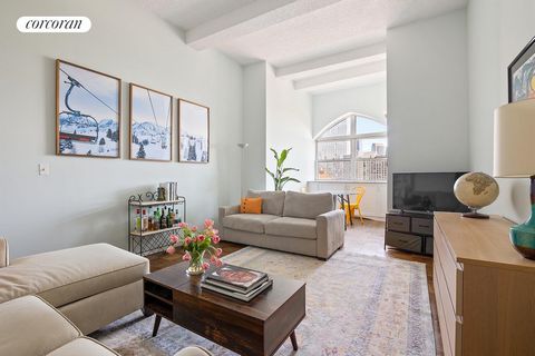 96 Schermerhorn Penthouse F is a loft studio with multiple levels that feels like a true home. This Brooklyn Heights 560+ square foot coop has a private entry foyer on the first level with two large closets and offers a warm and welcoming feeling. Up...
