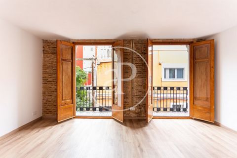 200 sqm house with Terrace and views in El Cabañal - El Grau, Valencia.The property has 6 bedrooms, 3 bathrooms, air conditioning, balcony and heating. Ref. VV2211038 Features: - Air Conditioning - Terrace - Balcony