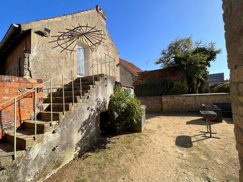 In a quiet area, 3 km from Avallon, 5-room house of 87 m2 of living space with outbuildings and enclosed land, composed of: . Entrance to fitted and equipped kitchen (13.15 m2), semi-open to living room (32.17 m2) . Upstairs: corridor leading to 3 be...